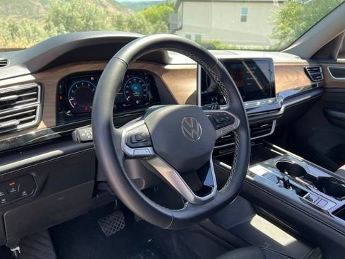 Used 2024 Volkswagen Atlas SE AWD/4WD image 14