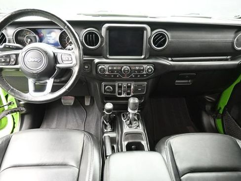 Used 2019 Jeep Wrangler Unlimited Sahara AWD/4WD image 16