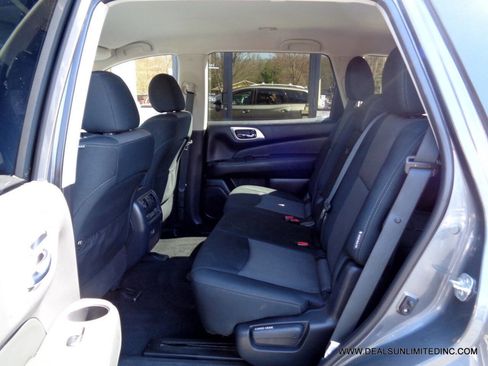 Used 2019 Nissan Pathfinder S image 13