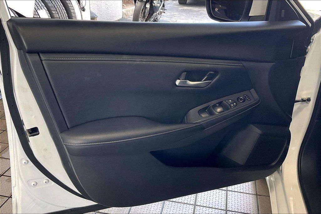 Used 2025 Nissan Sentra SV FWD image 2