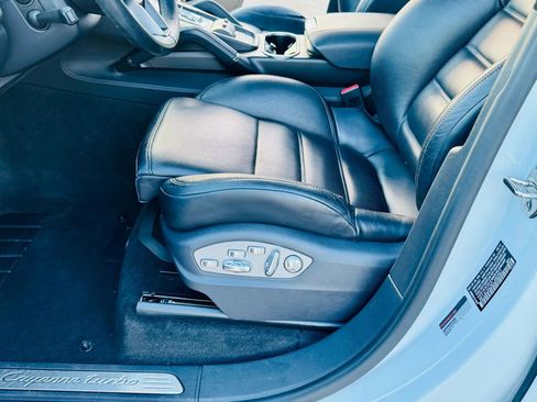 Used 2015 Porsche Cayenne Turbo image 34