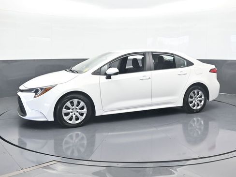 Used 2024 Toyota Corolla LE image 2