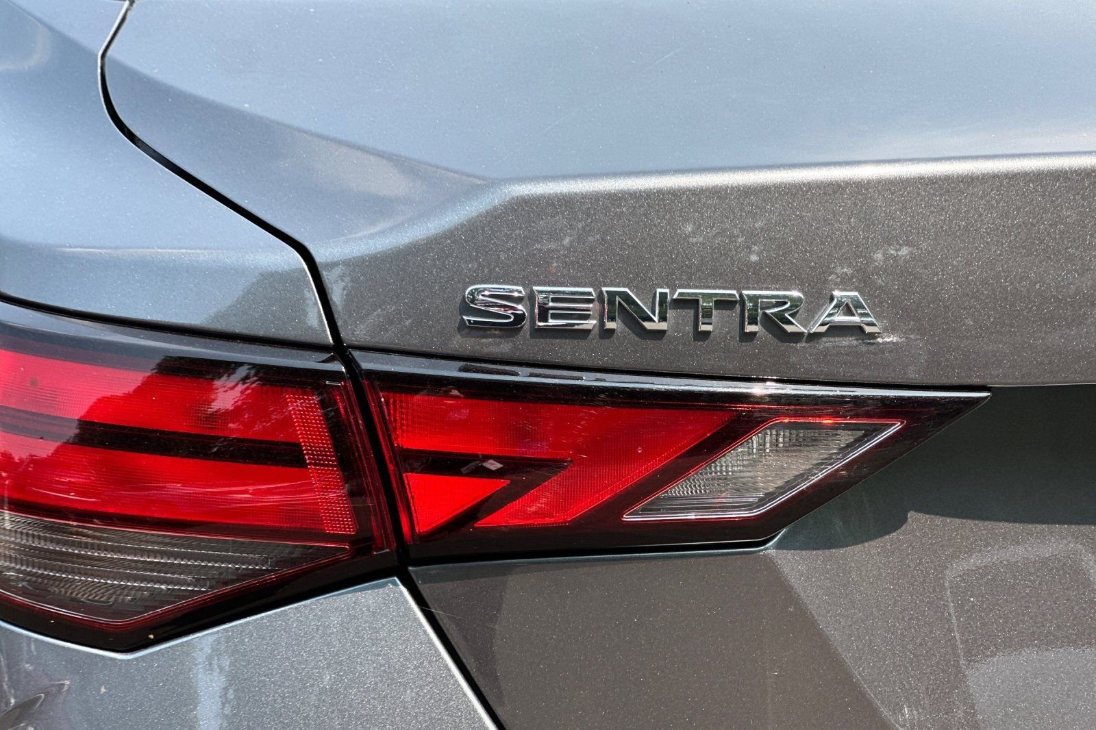 Used 2025 Nissan Sentra SV FWD image 33