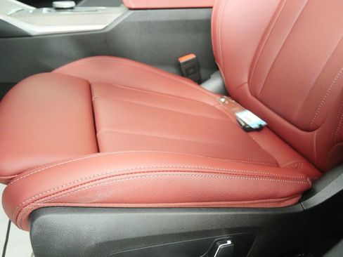 Used 2025 BMW 330i Sedan image 10