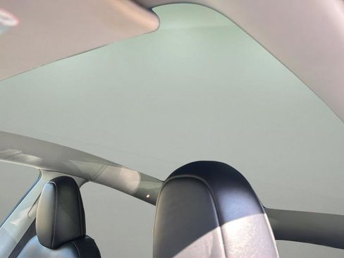 Used 2023 Tesla Model Y Long Range image 11