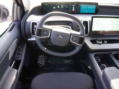 Certified 2025 Ford Expedition Active image 23