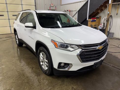 Used 2023 Chevrolet Traverse LT image 1