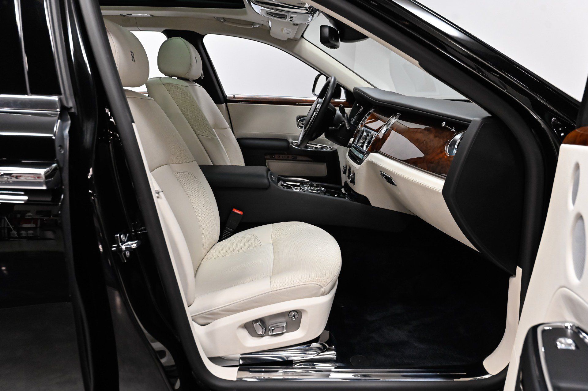 Used 2012 Rolls-Royce Ghost RWD image 26