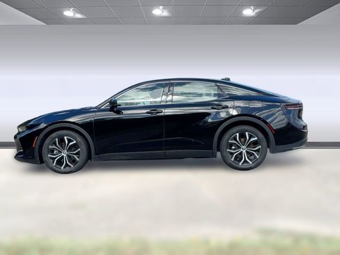 Used 2024 Toyota Crown Limited image 2