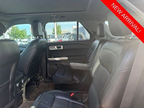 Used 2022 Ford Explorer Limited w/ Equipment Group 301A RWD image 7