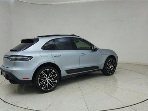 Used 2024 Porsche Macan w/ Premium Plus Package image 70