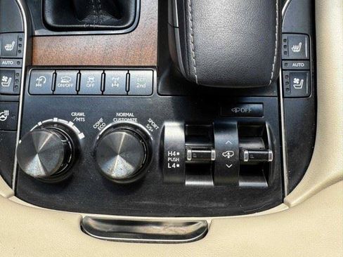 Used 2019 Lexus LX 570 4WD w/ Luxury Package image 37