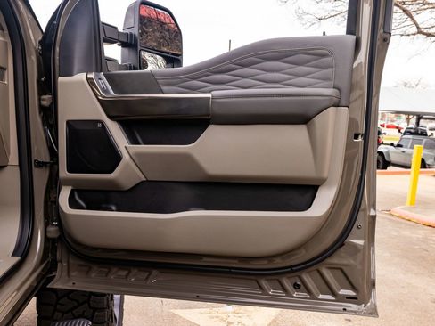 Used 2026 Ford F250 Platinum w/ Platinum Plus Package image 35