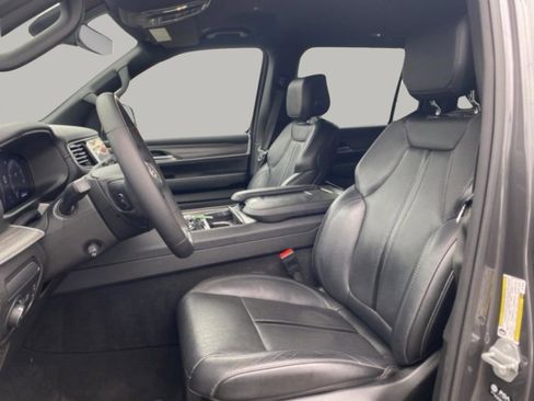 Used 2024 Jeep Wagoneer L Series II w/ Flexible Seating Group image 16