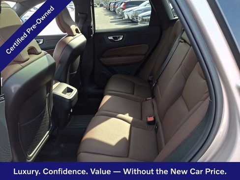 Certified 2023 Volvo XC60 B5 Plus AWD/4WD image 11