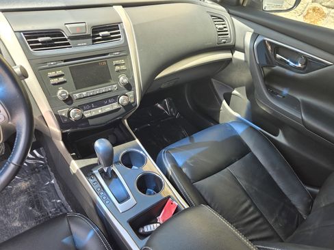 Used 2013 Nissan Altima 2.5 SV FWD image 13