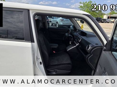 Used 2014 Scion xB FWD image 14