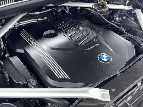 Used 2022 BMW X6 xDrive40i w/ Executive Package image 60