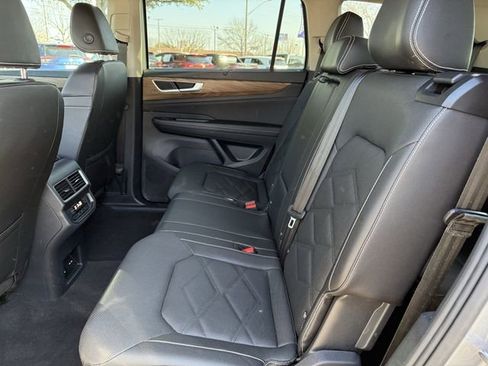 Used 2025 Volkswagen Atlas SE AWD/4WD image 23