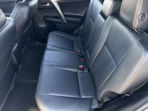 Used 2016 Toyota RAV4 SE image 18