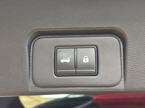 Used 2025 Nissan Rogue SV FWD image 23