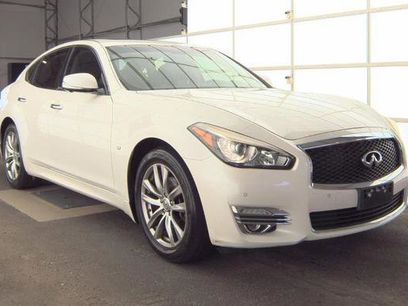 Used 2018 INFINITI Q70 Luxe w/ Cargo Package