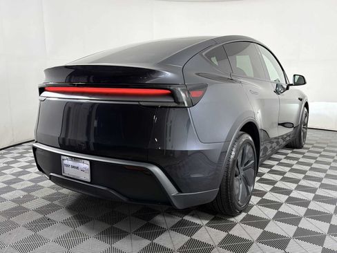 Used 2026 Tesla Model Y 2WD image 6