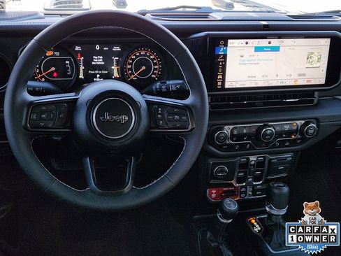 Used 2025 Jeep Wrangler Unlimited Rubicon w/ Technology Group image 34