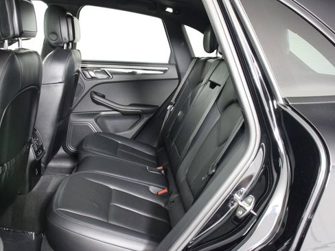 Certified 2023 Porsche Macan AWD/4WD image 33