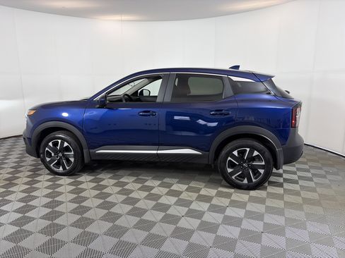 Used 2025 Nissan Kicks SV AWD/4WD image 8