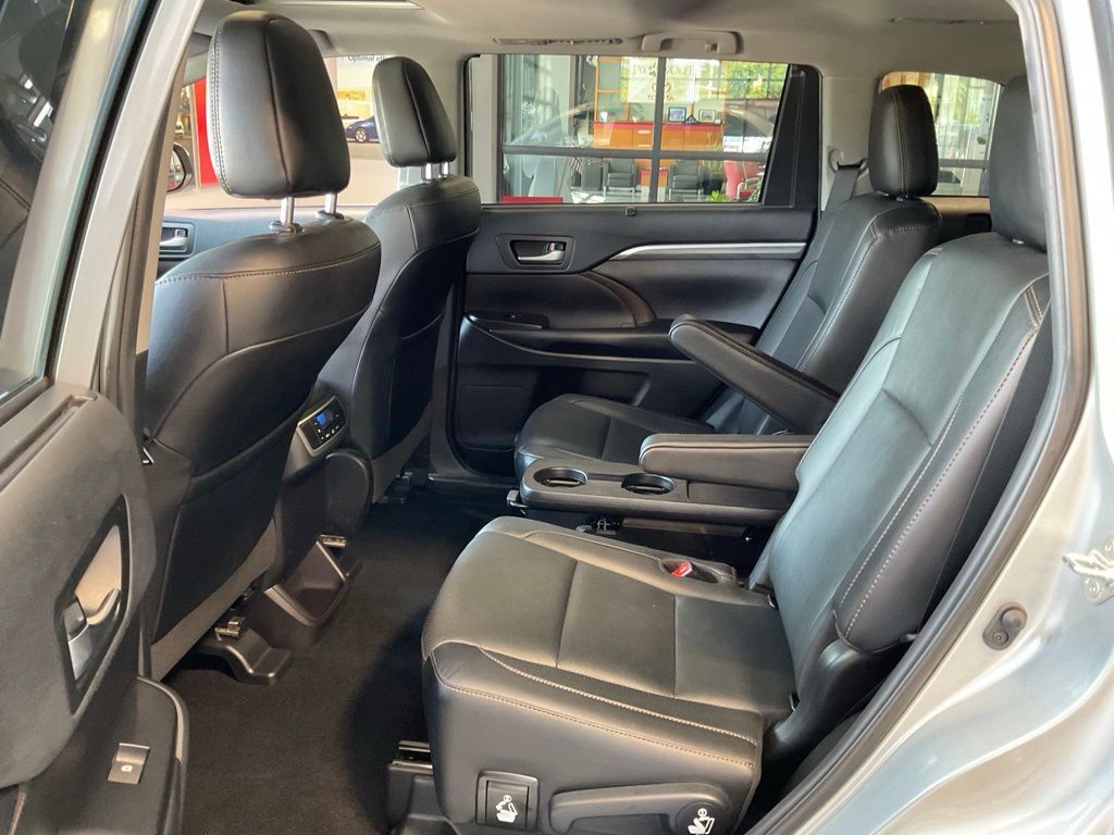 Used 2019 Toyota Highlander Limited AWD/4WD image 23