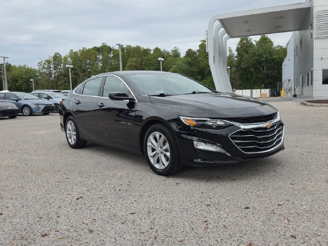 Used 2025 Chevrolet Malibu LT FWD image 2
