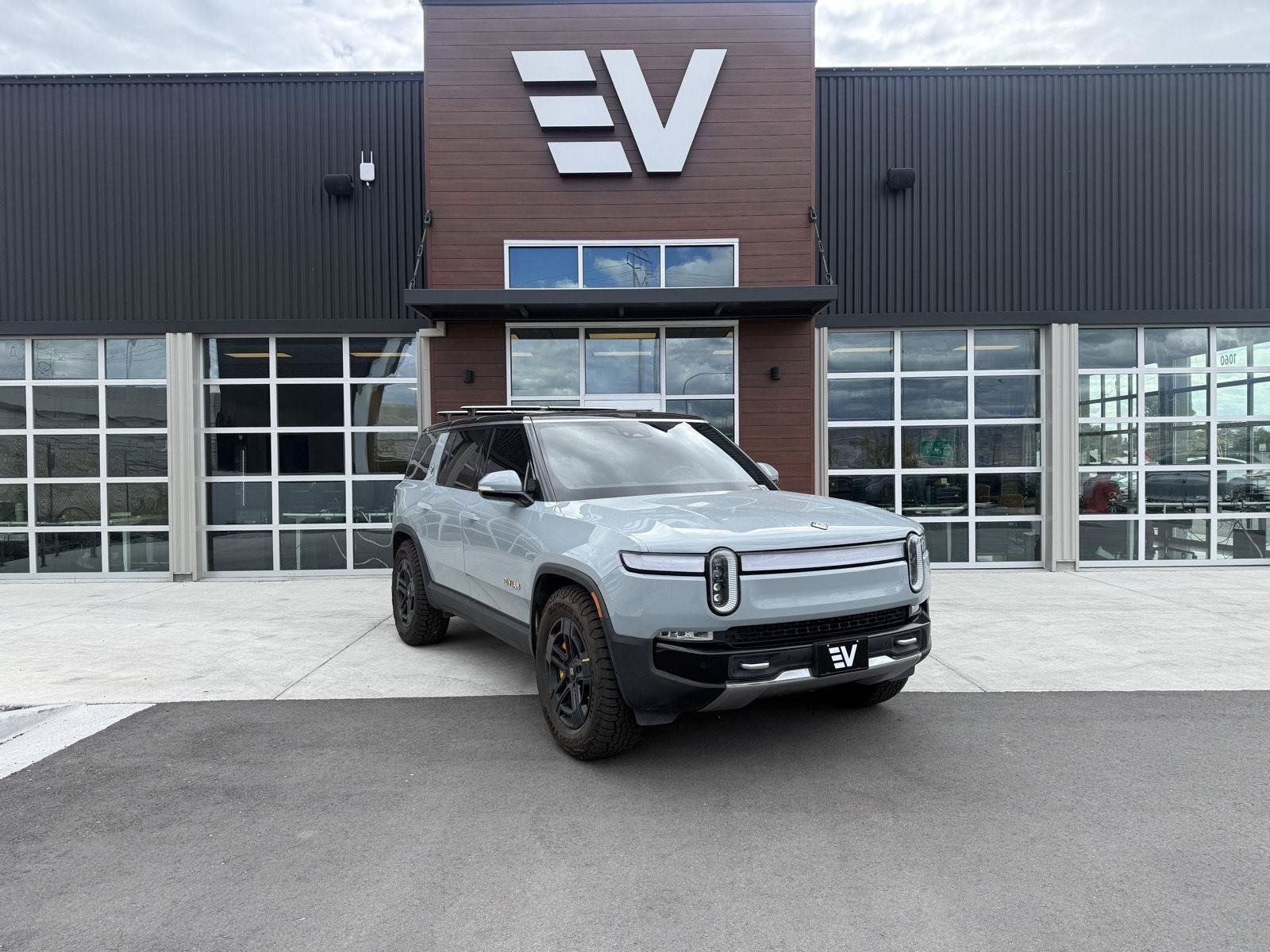 Used 2023 Rivian R1S Launch Edition Quad AWD/4WD image 1