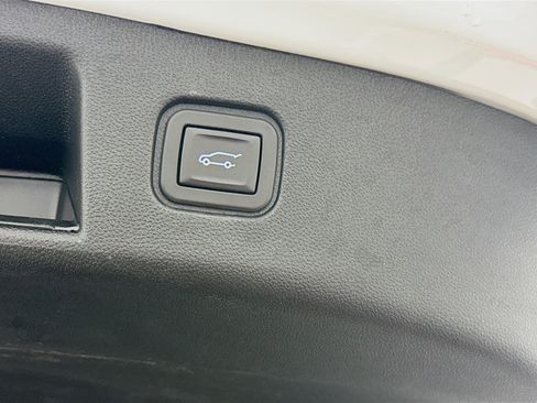 Used 2024 Chevrolet Blazer EV LT AWD/4WD image 31