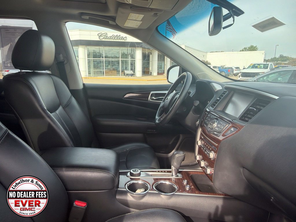Used 2015 Nissan Pathfinder Platinum w/ Cargo Package FWD image 2