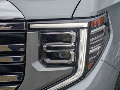 Used 2025 GMC Sierra 1500 SLT AWD/4WD image 9