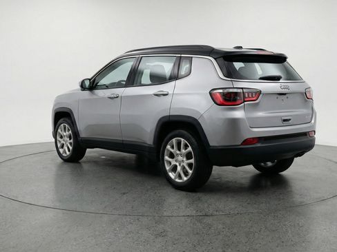 Used 2025 Jeep Compass Limited image 6