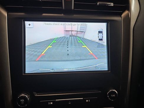 Used 2017 Ford Fusion SE w/ Fusion SE Technology Package FWD image 17
