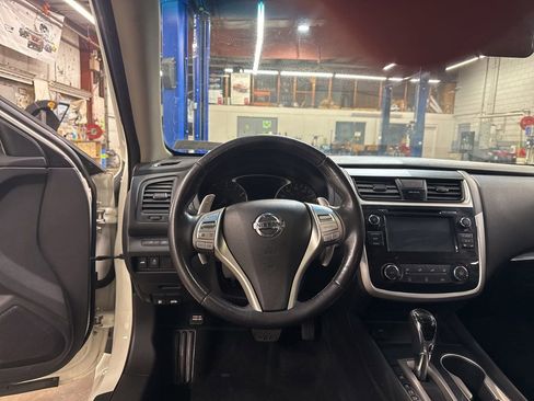 Used 2018 Nissan Altima 2.5 SR w/ SR Midnight Edition image 14