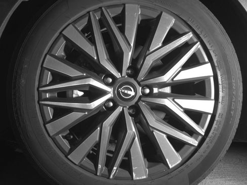 Used 2025 Nissan Altima 2.5 SV FWD image 12