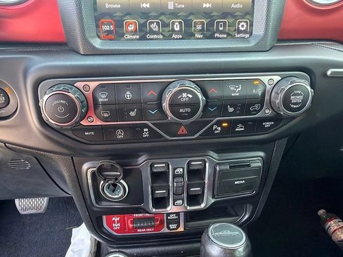 Used 2021 Jeep Gladiator Rubicon AWD/4WD image 19
