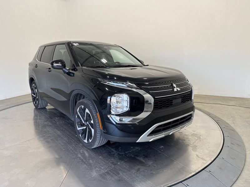 Used 2024 Mitsubishi Outlander SE AWD/4WD image 1