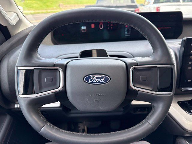Used 2025 Ford Expedition Active AWD/4WD image 13
