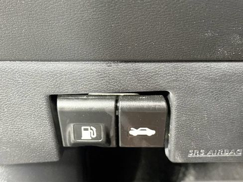 Used 2024 Nissan Versa SV FWD image 21