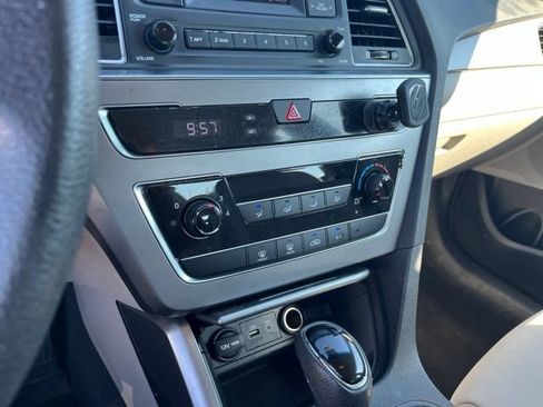 Used 2017 Hyundai Sonata SE FWD image 23