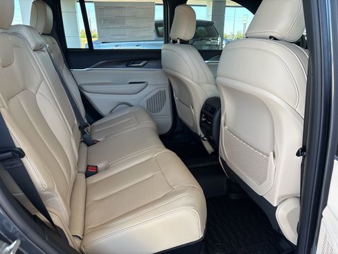 New 2025 Jeep Grand Cherokee Limited image 14