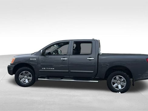Used 2012 Nissan Titan SV w/ SV Value Truck Pkg image 4