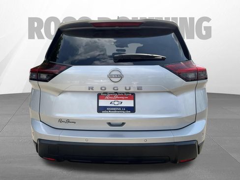 Used 2025 Nissan Rogue SV FWD image 5
