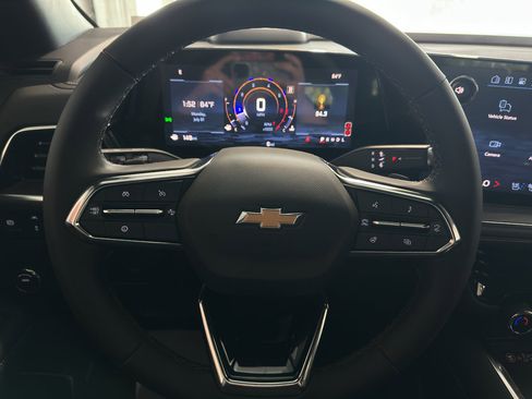 New 2025 Chevrolet Suburban Premier image 9