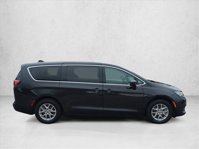 Used 2023 Chrysler Voyager LX FWD image 4
